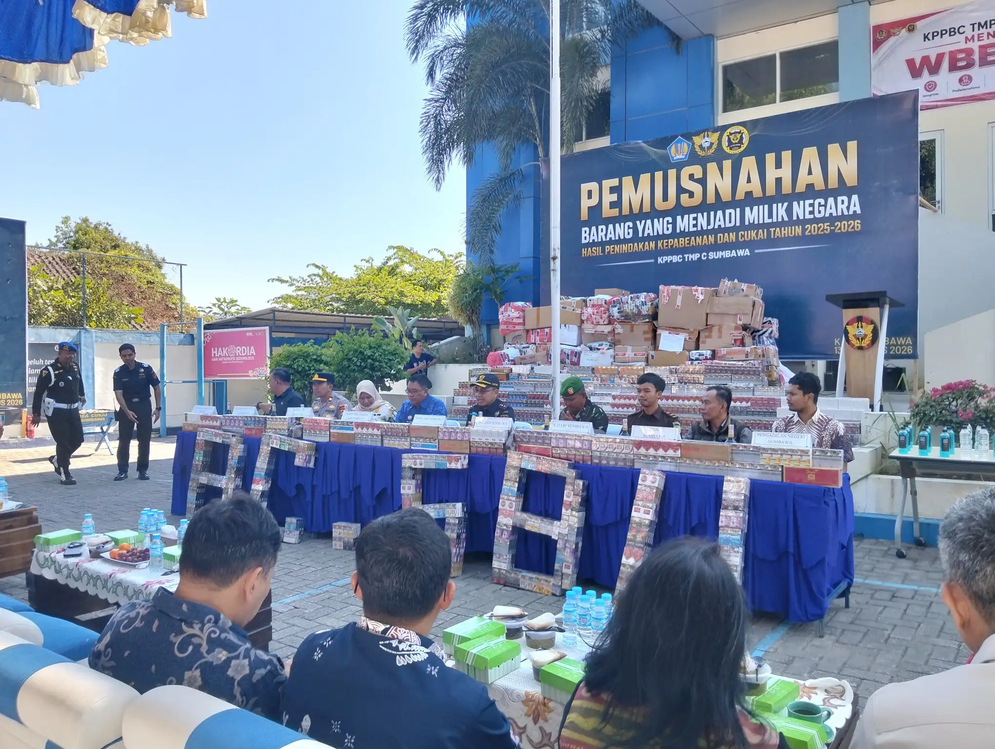 Pemusnahan Barang Ilegal Senilai 827 Juta, Bea Cukai Sumbawa: Ini Wujud  Nyata Perlindungan Masyarakat - NUANSANTB